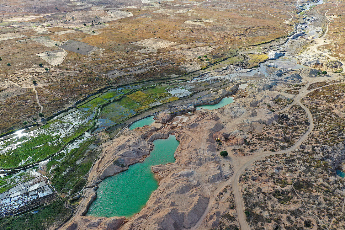 Ilakaka sapphire mine, one of Earth's largest known alluvial sapphire deposits, Ilakaka, Ihorombe Region, Madagascar, Africa