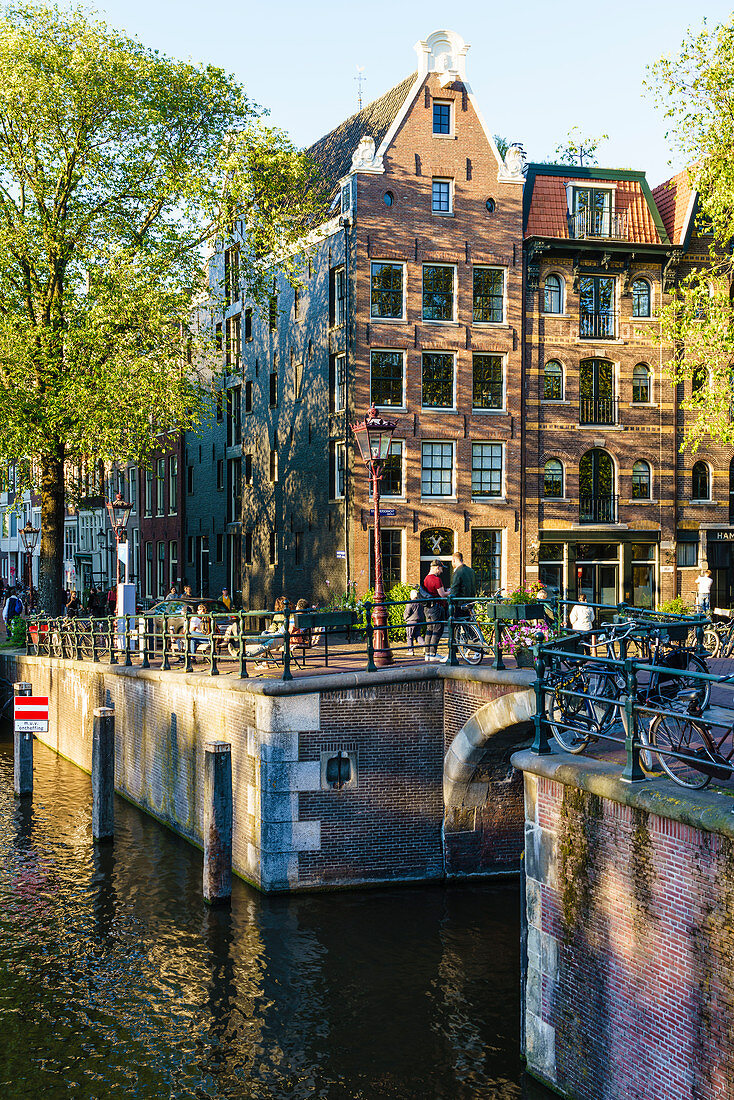 Golden hour light on old gabled buildings, Brouwersgracht, canal, Amsterdam, North Holland, The Netherlands, Europe