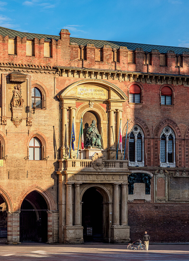 Palazzo d'Accursio, detailed view, Piazza Maggiore, Bologna, Emilia-Romagna, Italy, Europe