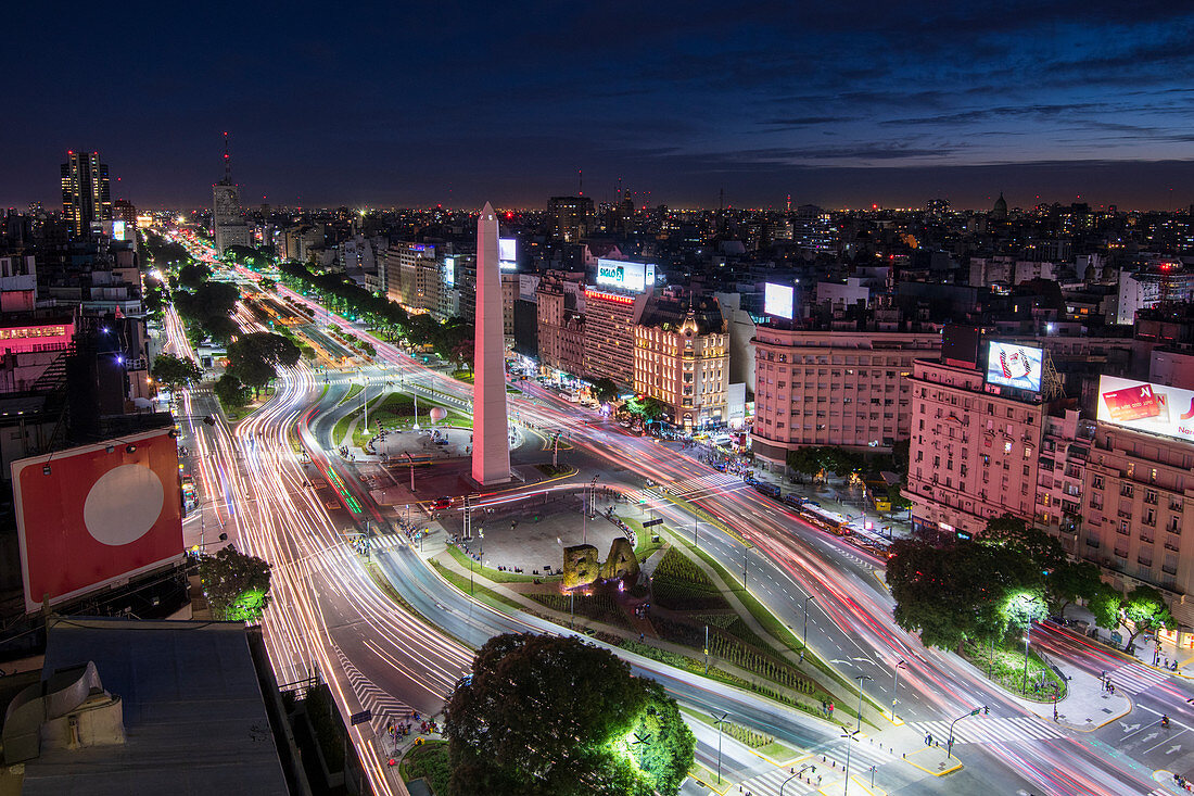 Erhöhte Stadtansicht mit der Avenida 9 de Julio, Buenos Aires, Argentinien, Südamerika