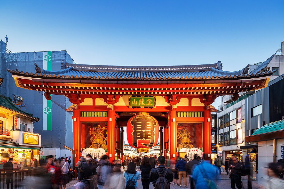 Kaminarimon main gate, Sensoji Temple, Asakusa, Tokyo, Japan, Asia