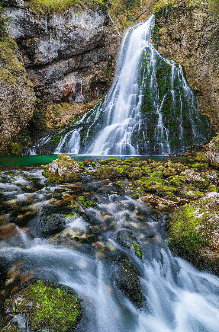 Gollinger Wasserfall im Herbst, Tennengau, Österreich