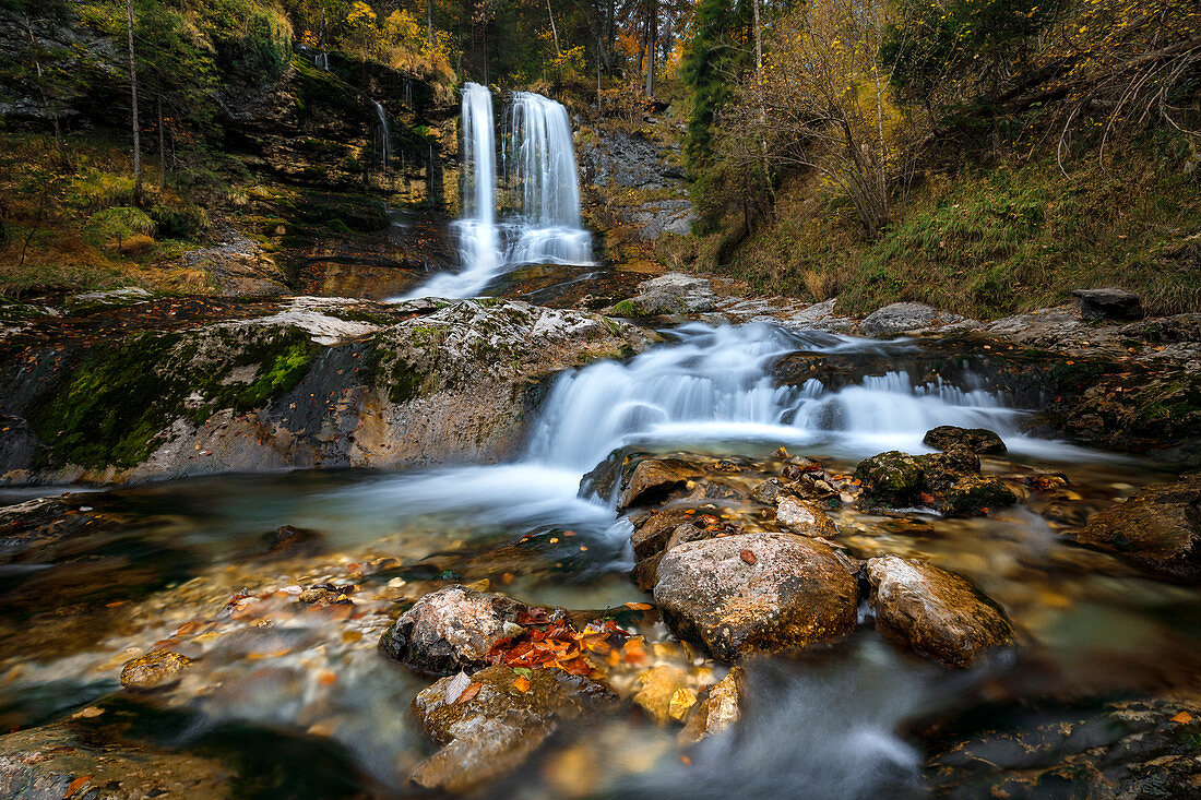 Weißbach Wasserfall im Herbst, Berchtesgaden, Bayern, Deutschland