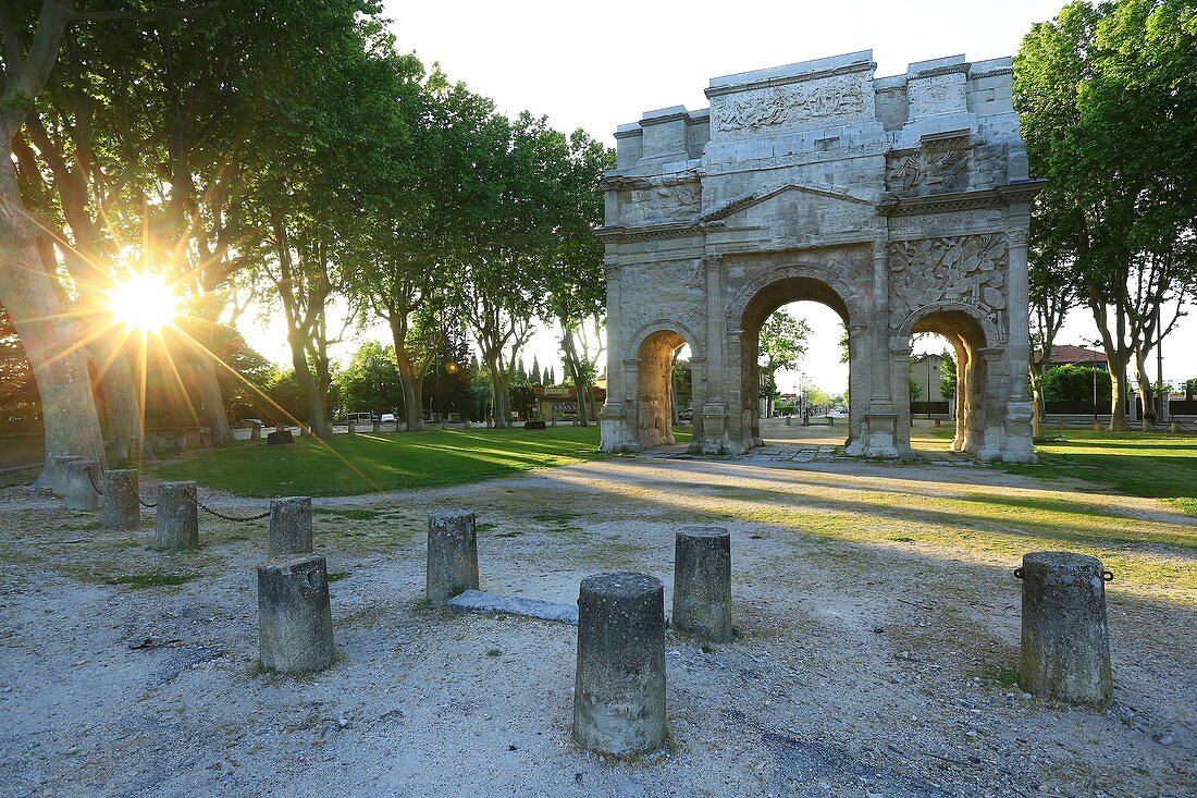 France, Vaucluse, Orange Avenue Marechal de Lattre Tassiny, Arc de Triomphe, historical monument