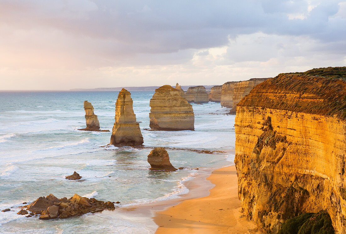 Die zwölf Apostel, Port Campbell National Park, Great Ocean Road, Victoria, Australien, Pazifik