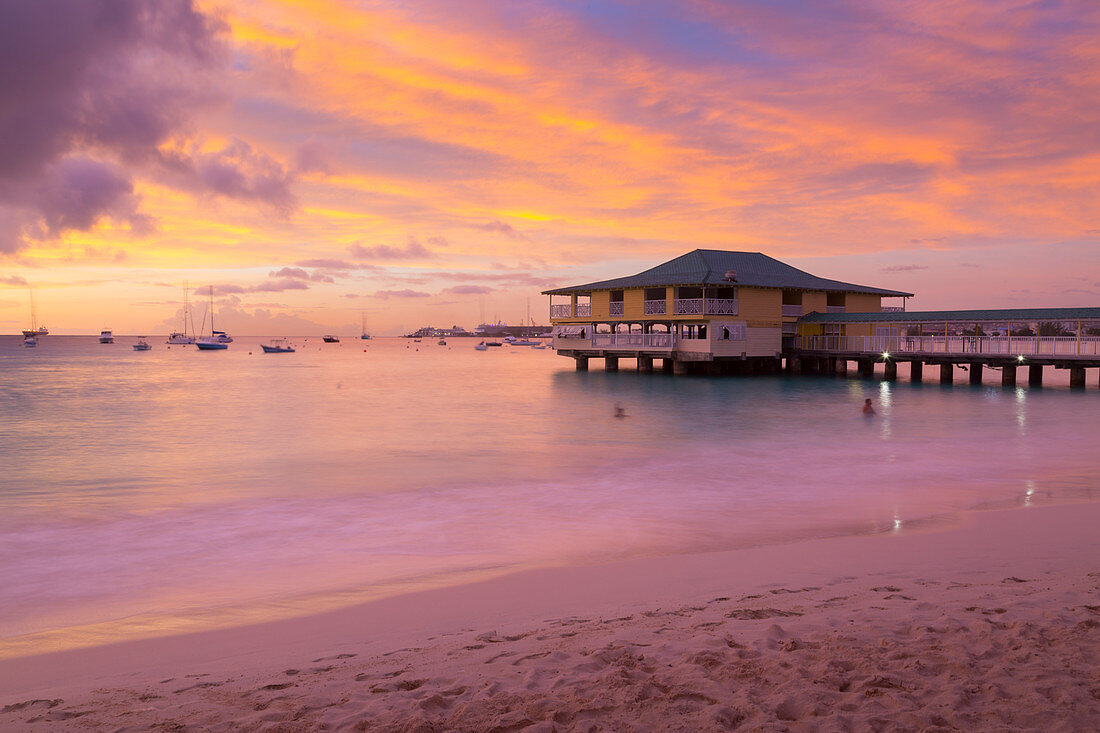 Brownes Beach beim Sonnenuntergang, St. Michael, Barbados, Westindische Inseln, Karibik, Mittelamerika