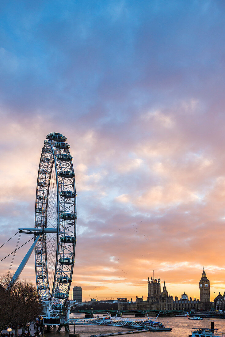 London Eye (Millennium Wheel) at sunset, London Borough of Lambeth, England, United Kingdom, Europe