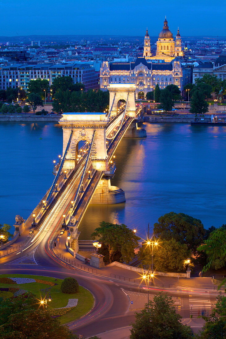 Chain Bridge, Four Seasons Hotel, Gresham Palace and St. Stephen's Basilica at dusk, UNESCO World Heritage Site, Budapest, Hungary, Europe 