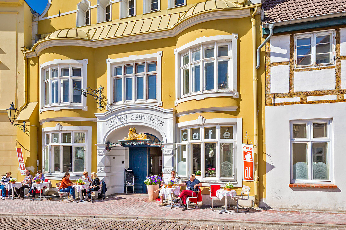 Café alte Löwen Apotheke, Bademutterstraße, Wismar, Mecklenburg-Vorpommern, Deutschland