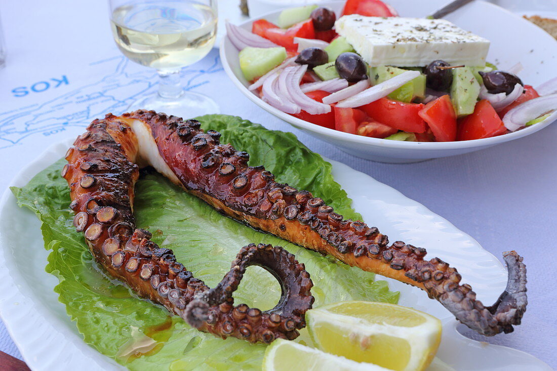 Gegrillter Oktopodi, Arme von Tintenfisch, Kardamaina, Insel Kos, Dodekanes