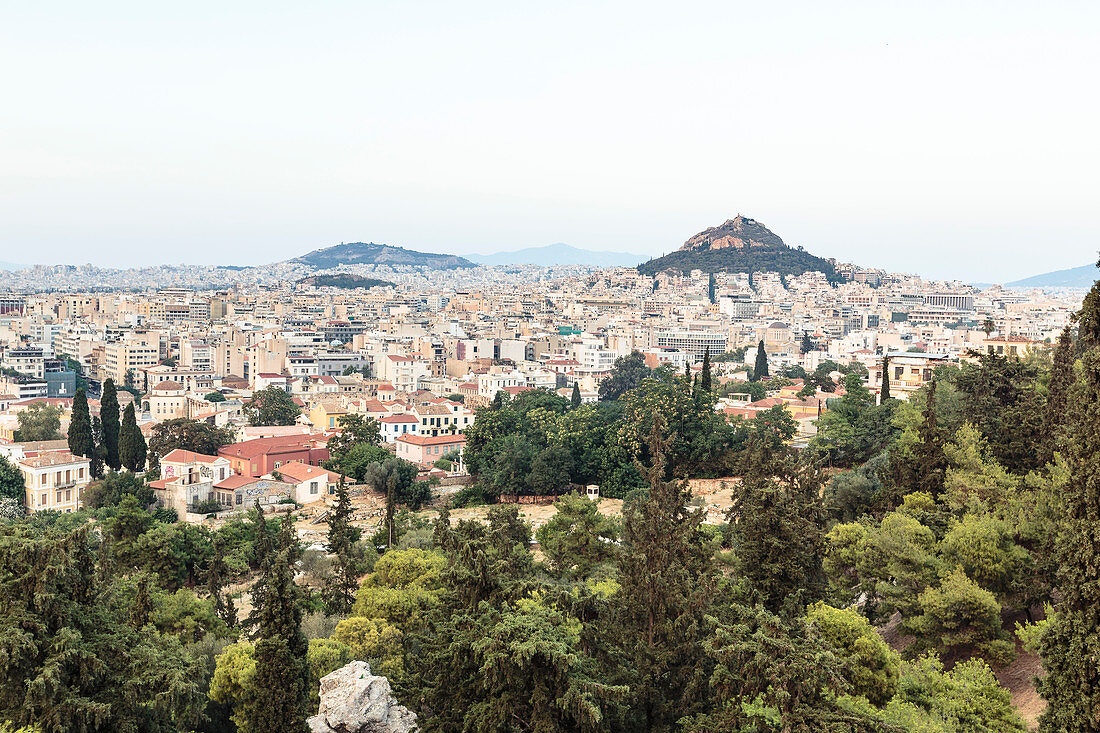 Blick vom Areopag, Marshügel über Athen zum Lykabettus, Athen, Griechenland