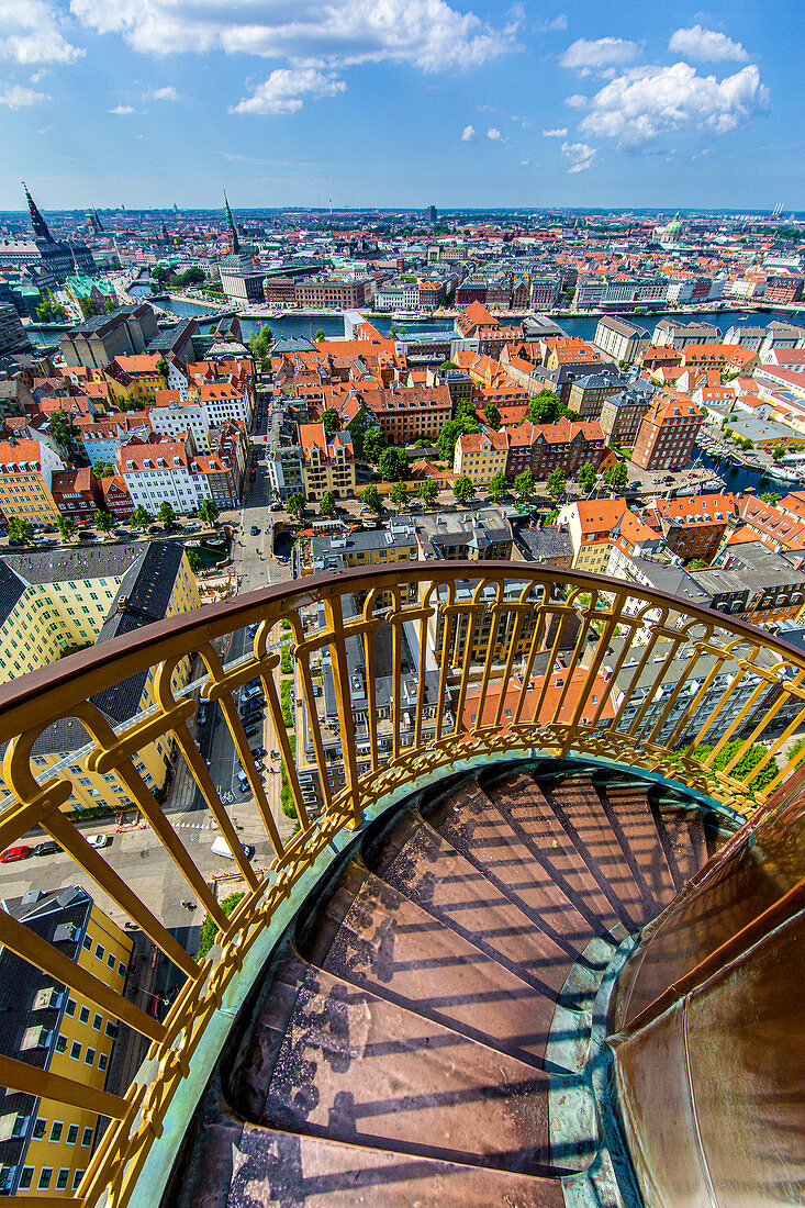 Blick nach Nordwesten vom Turm der Erlöserkirche (Vor Frelsers Kirke), Kopenhagen, Seeland, Dänemark