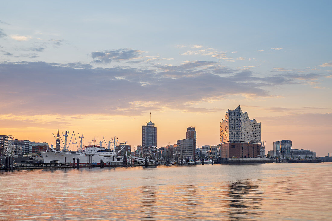 Morgenrot over HafenCity with Elbphilharmonie, Free Hanseatic City of Hamburg, Northern Germany, Germany, Europe