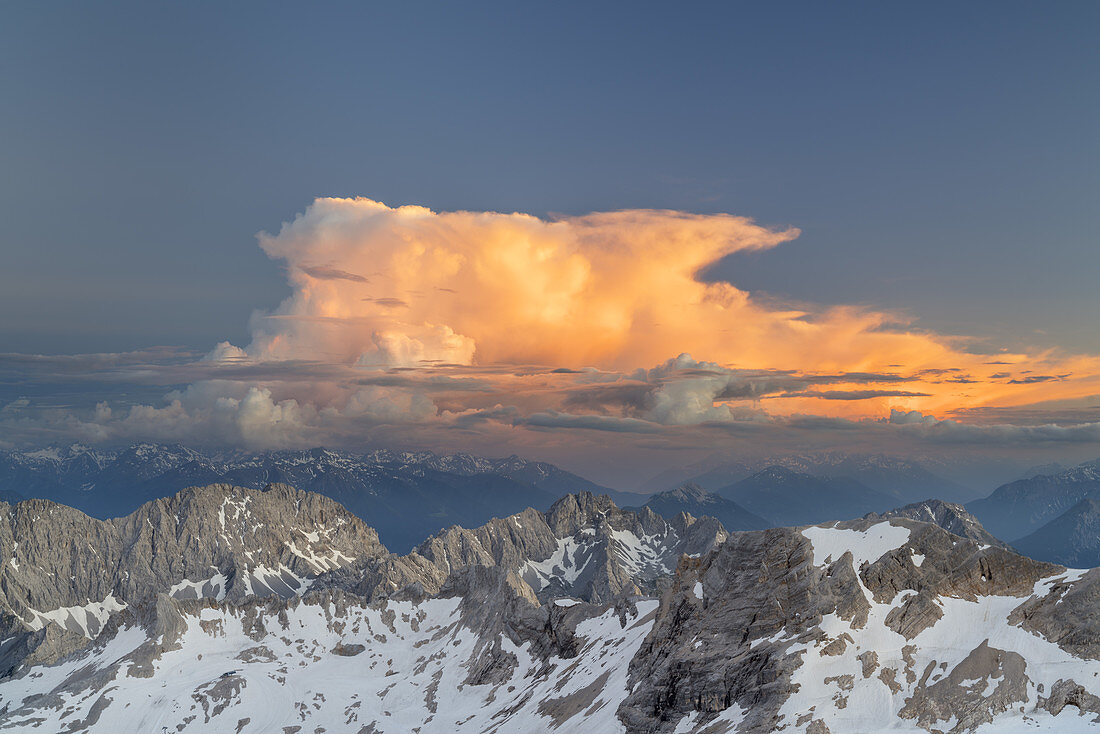 View from Zugspitze (2962m) to the Zugspitzplatt, Wetterstein Mountains, Grainau, near Garmisch-Partenkirchen, Werdenfelser Land, Upper Bavaria, Bavaria, Southern Germany, Germany, Europe