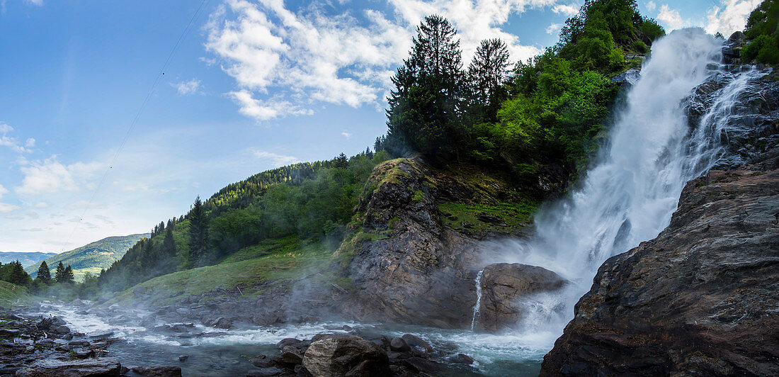 Der Partschinser Wasserfall, Naturdenkmal in Partschins, Südtirol, Italien