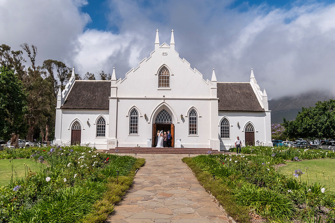 Hochzeit in der Kirche von Franschhoek, Cape Winelands, Südafrika, Afrika