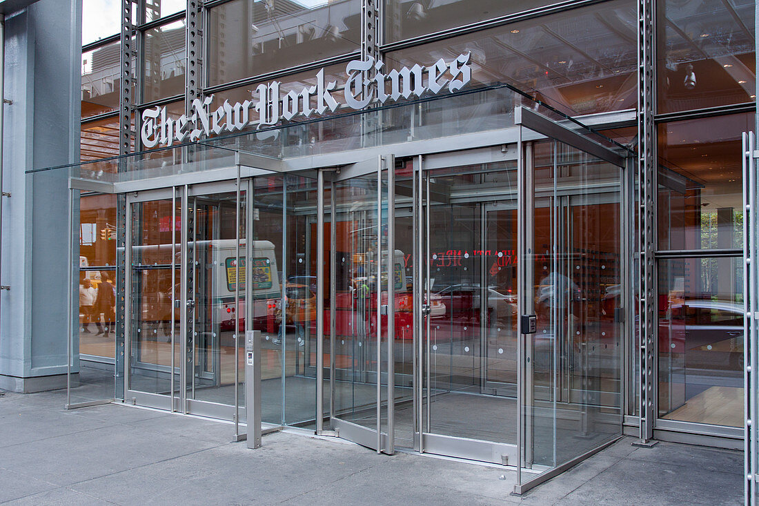ENTRANCE TO THE HEADQUARTERS OF THE AMERICAN DAILY PAPER NEW YORK TIMES IN NEW YORK, BUILDING DESIGNED BY THE ITALIAN ARCHITECT RENZO PIANO, ARCHITECTURE, NEWSPAPER, PRESS, NEW YORK CITY, NEW YORK, UNITED STATES, USA