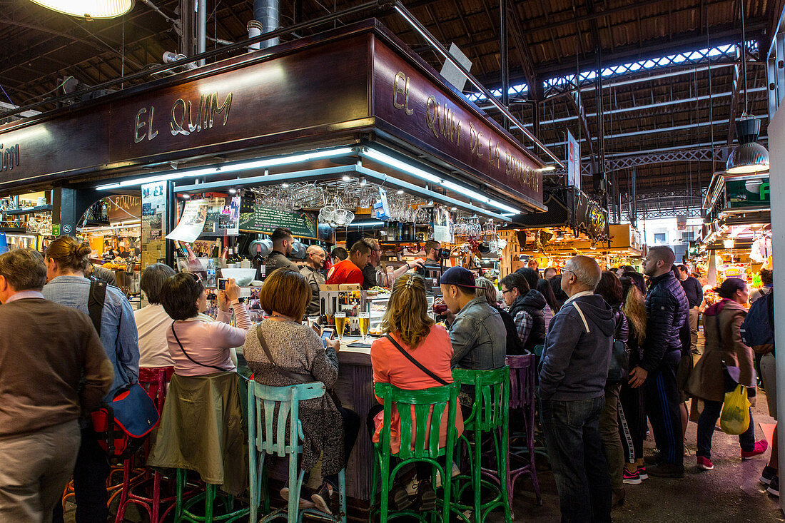 RESTAURANT AND TAPAS BAR, BOQUERIA MARKET (MERCADO SAINT-JOSEP), LAS RAMBLAS, BARCELONA, CATALONIA, SPAIN