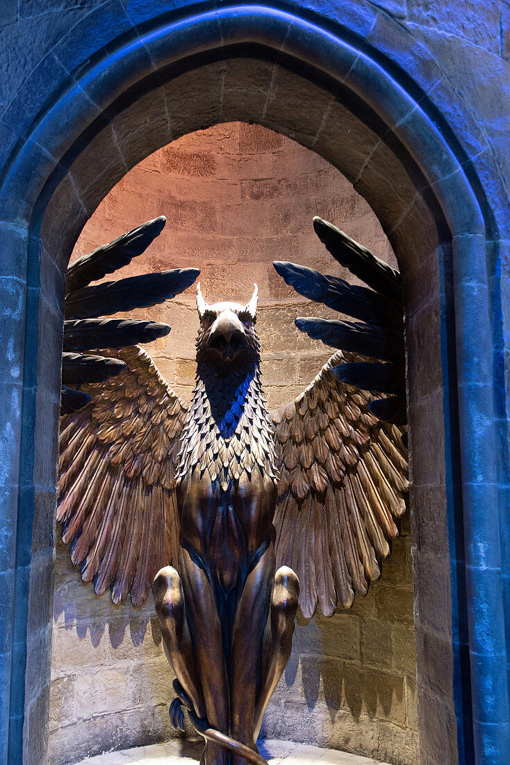 Phoenix-Statue am Eingang zu Dumbledores Büro, Studio Tour London, 'Making of Harry Potter', Warner Bros, Leavesden, Vereinigtes Königreich