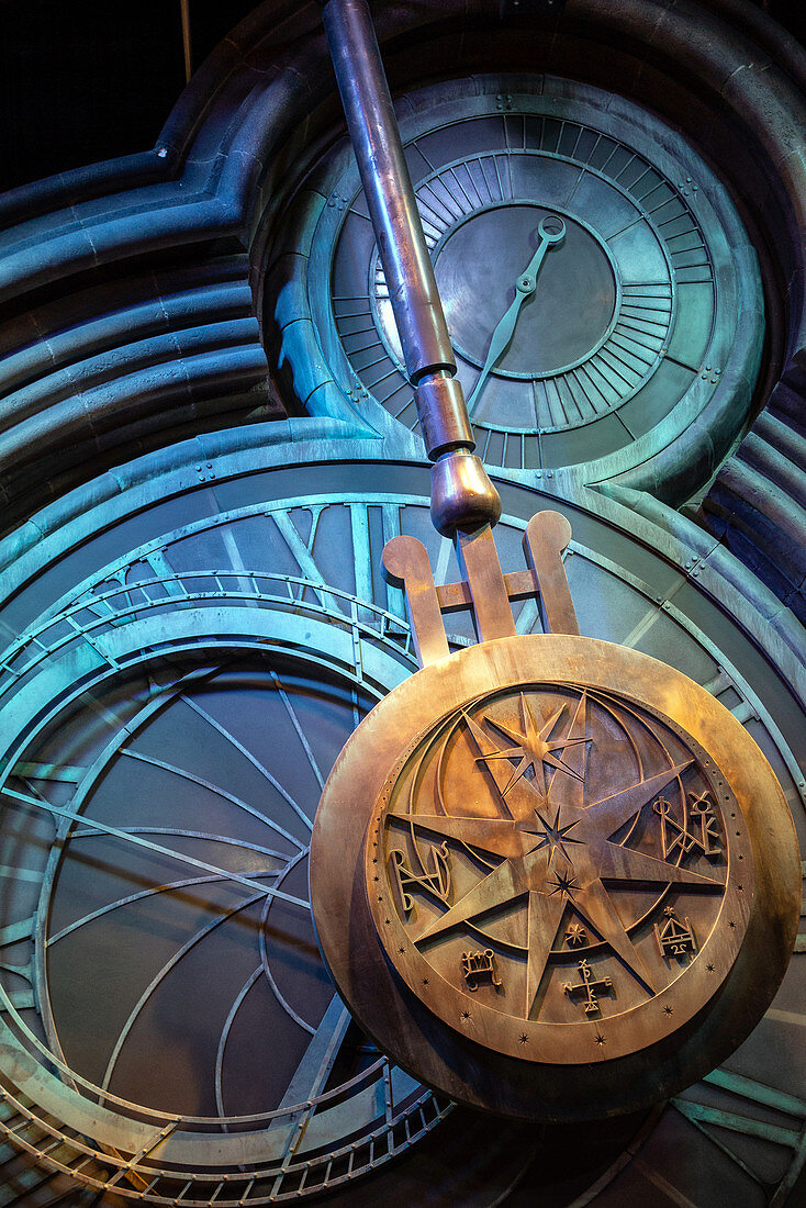 Die Pendeluhr von Hogwarts, Studio Tour London, 'Making of Harry Potter', Warner Bros, Leavesden, Vereinigtes Königreich