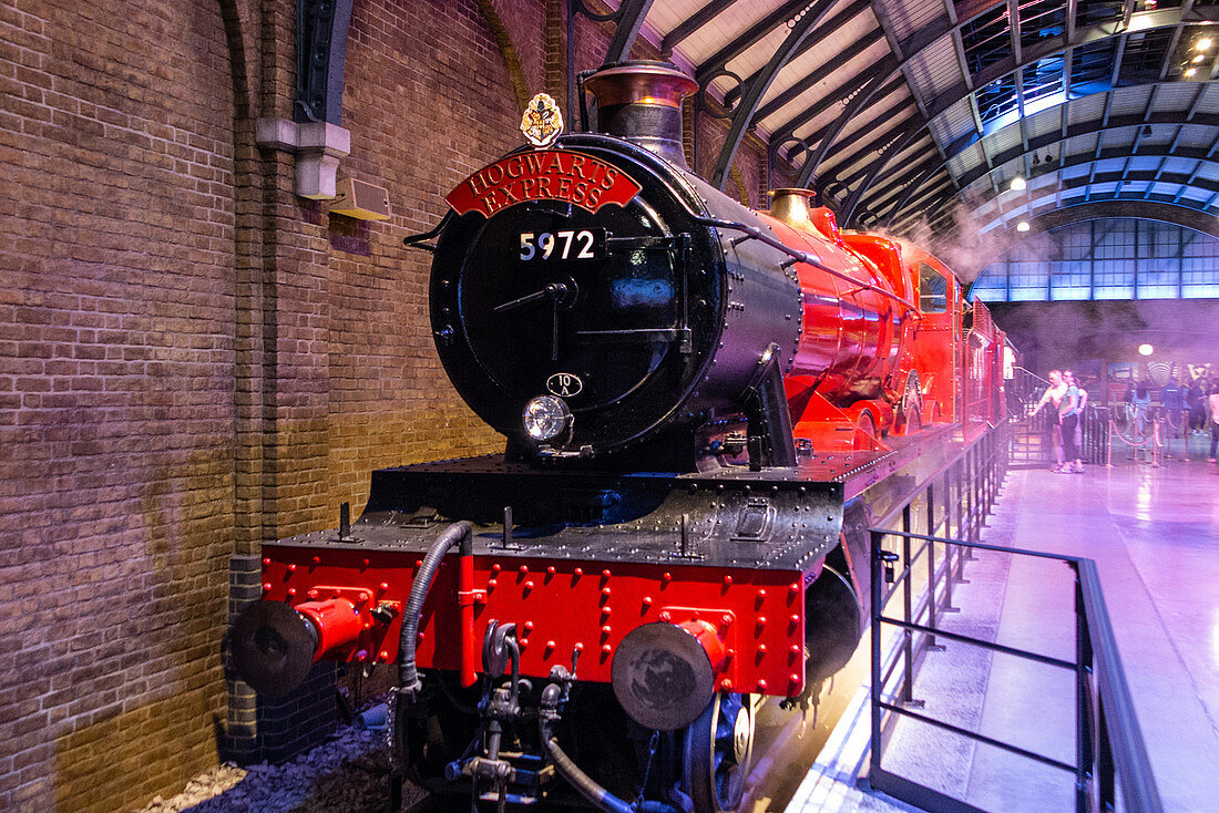 Der Hogwarts-Express, Studio Tour London, 'Making of Harry Potter', Warner Bros, Leavesden, Vereinigtes Königreich