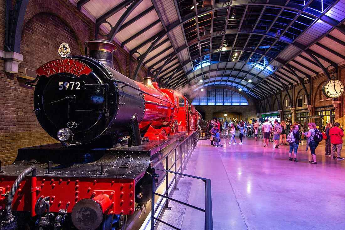 Der Hogwarts-Express, Studio Tour London, 'Making of Harry Potter', Warner Bros, Leavesden, Vereinigtes Königreich