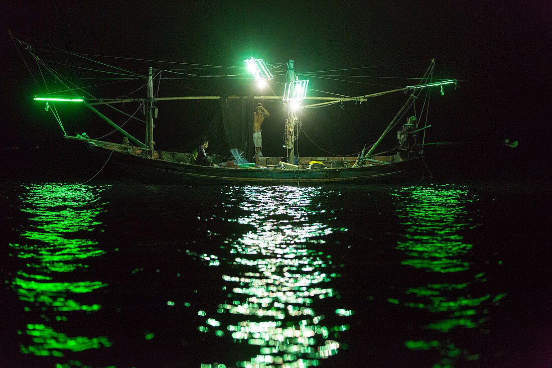 SQUID FISHING AT NIGHT, FISHING BOAT WITH GREEN LIGHTS TO ATTRACT THE FISH, GULF OF THAILAND, BANG SAPHAN, PROVINCE OF PRACHUAP KHIRI KHAN, THAILAND