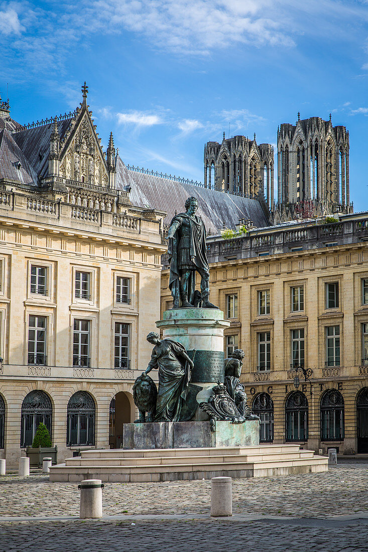 PLACE ROYALE, STATUE OF LOUIS XV, REIMS, MARNE, GRAND EST REGION, FRANCE