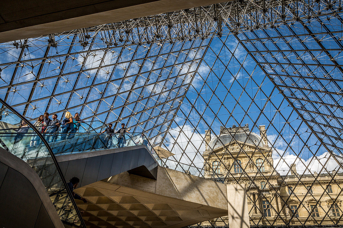 Die Pyramide des Louvre, das Museum des Louvre, Paris, Ile De France, Frankreich