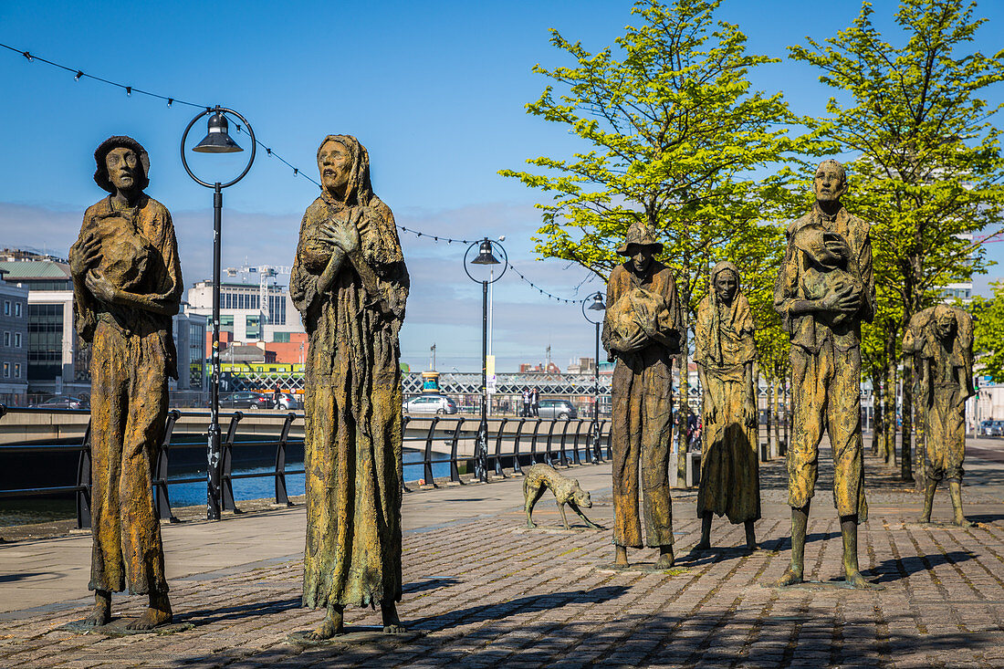 Skulpturen zum Gedenken an die Große Hungersnot in Irland, Kai von , Liffey River, Docklands, Dublin, Irland