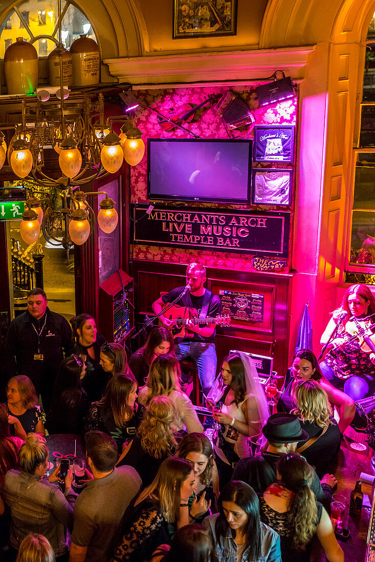 Live Musik in 'The Merchant's Arch Bar & Restaurant', Temple Bar, Dublin, Irland
