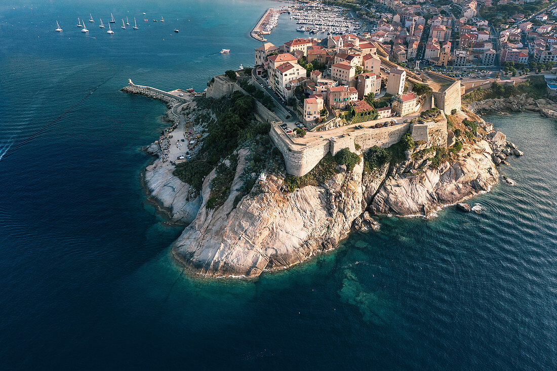 Luftaufnahme der Zitadelle von Calvi, Korsika, Frankreich