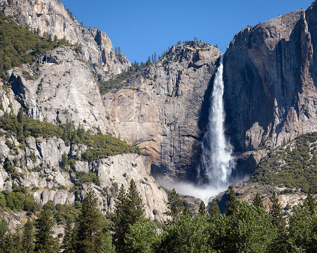 Upper Falls of Yosemite Falls, Yosemite National Park, Yosemite Falls Trail, California, USA