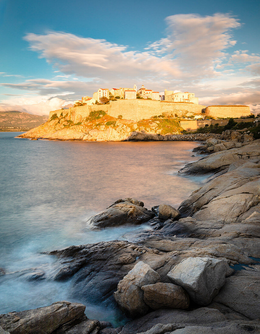 Zitadelle von Calvi im Abendlicht, Korsika, Frankreich