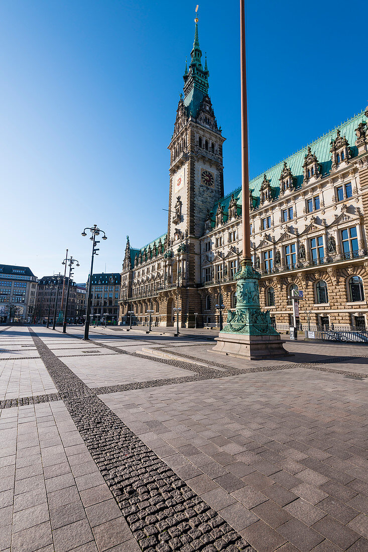 Der leere Rathausmarkt mit dem Rathaus in den frühen Morgenstunden, Altstadt, Hamburg, Deutschland