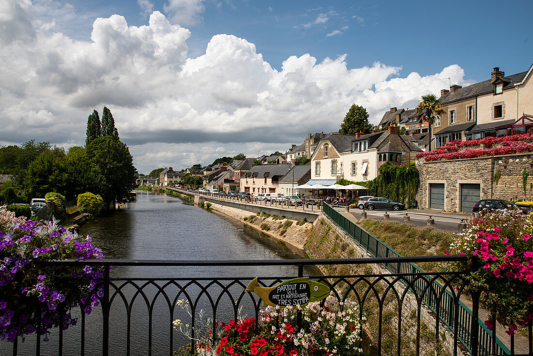 River Oust and waterfront in Josselin, Dept. Morbihan, Brittany, France, Europe