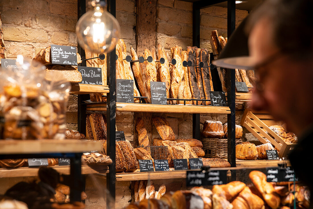 Bäckerei und Frühstück im Lokal L'atelier 116 mit Sortiment an Backwaren, Straßburg, Alsace-Champagne-Ardenne-Lorraine, Frankreich, Europa