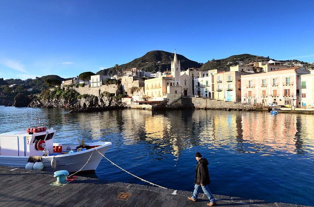 Am alten Hafen von Lipari, Liparische Inseln, Süd- Italien