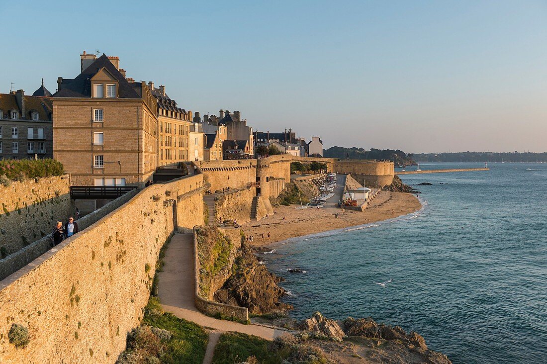 France, Ille et Vilaine, Saint Malo, close walls of the city close