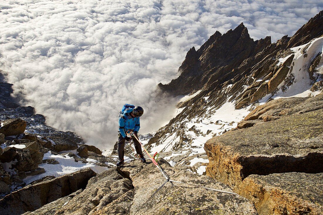 France, Haute Savoie, Chamonix, alpinists on the classic aiguille du Midi (3848m) aiguille du Plan (3673m) route