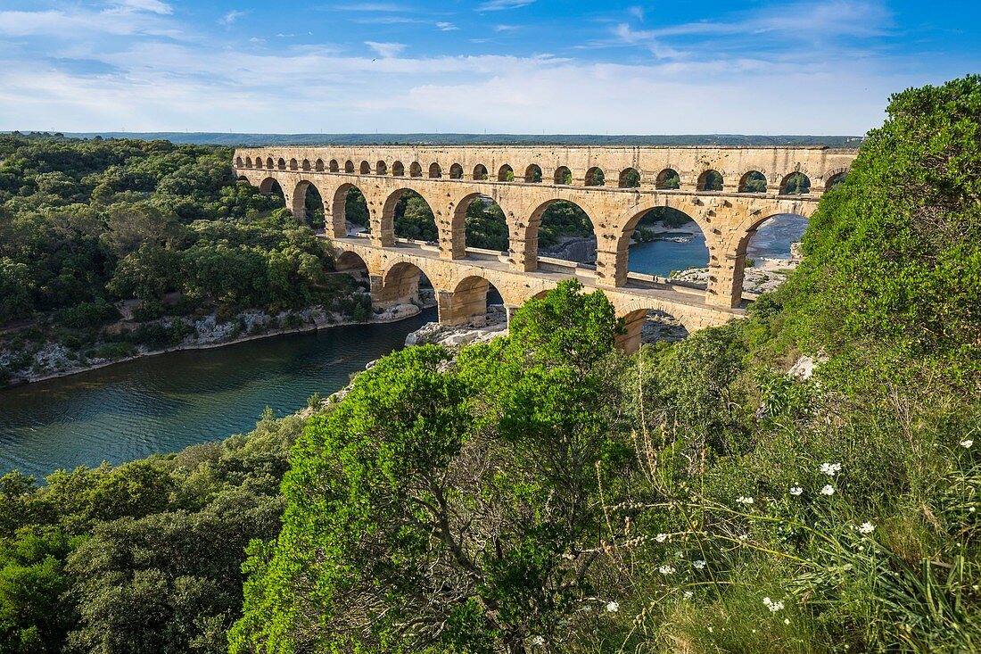 Frankreich, Gard, Pont du Gard, UNESCO Weltkulturerbe, Grand Site de France, römische Aquäduktbrücke aus dem 1. Jahrhundert über den Fluss Gardon
