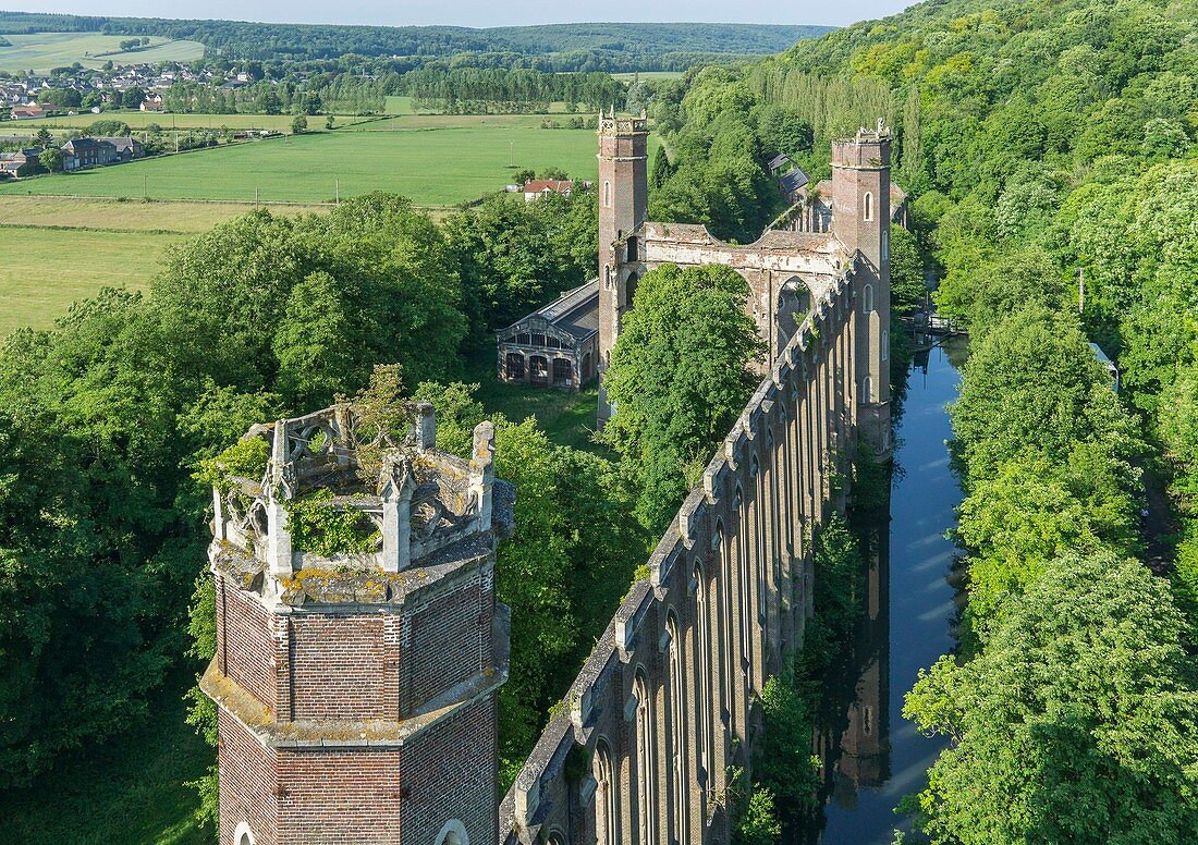 Frankreich, Eure, Pont Saint Pierre, Alte Spinnerei Levavasseur in Fontaine-Guérard, Fabrikruine im englischen neugotischen Stil