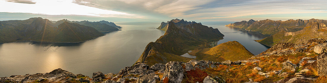 Panoramablick auf die Lofoten