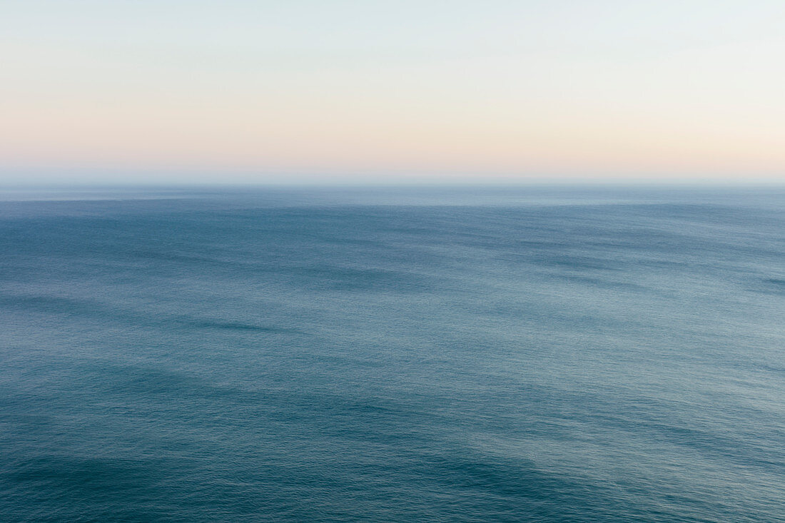Ocean seascape, view to the horizon over the water surface.
