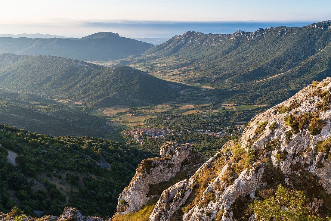 France, Aude, Cathare Country, Duilhac sous Peyrepertuse village at the foot of Peyrepertuse Cathare castle