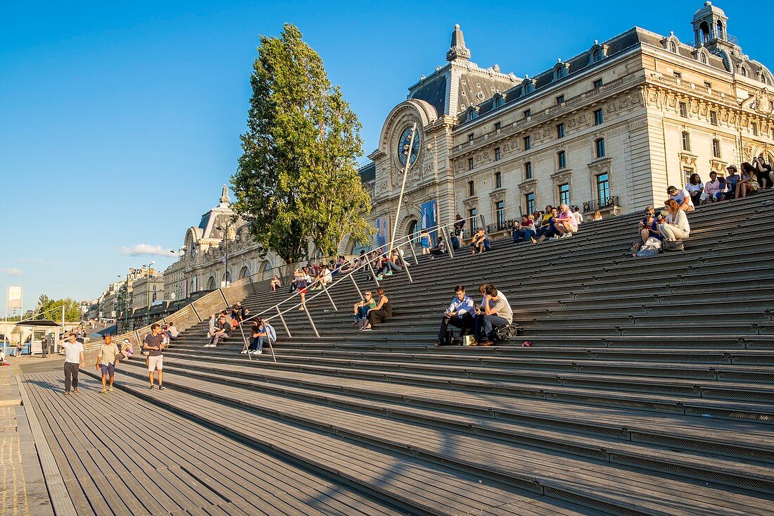 France, Paris, the Orsay Museum and the staircase that spans the Nouvelles Berges (News Banks)