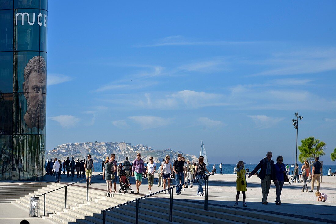 France, Bouches du Rhone, Marseille, district of the old harbor, Mucem, Walk Robert Laffont, walkers on an esplanade
