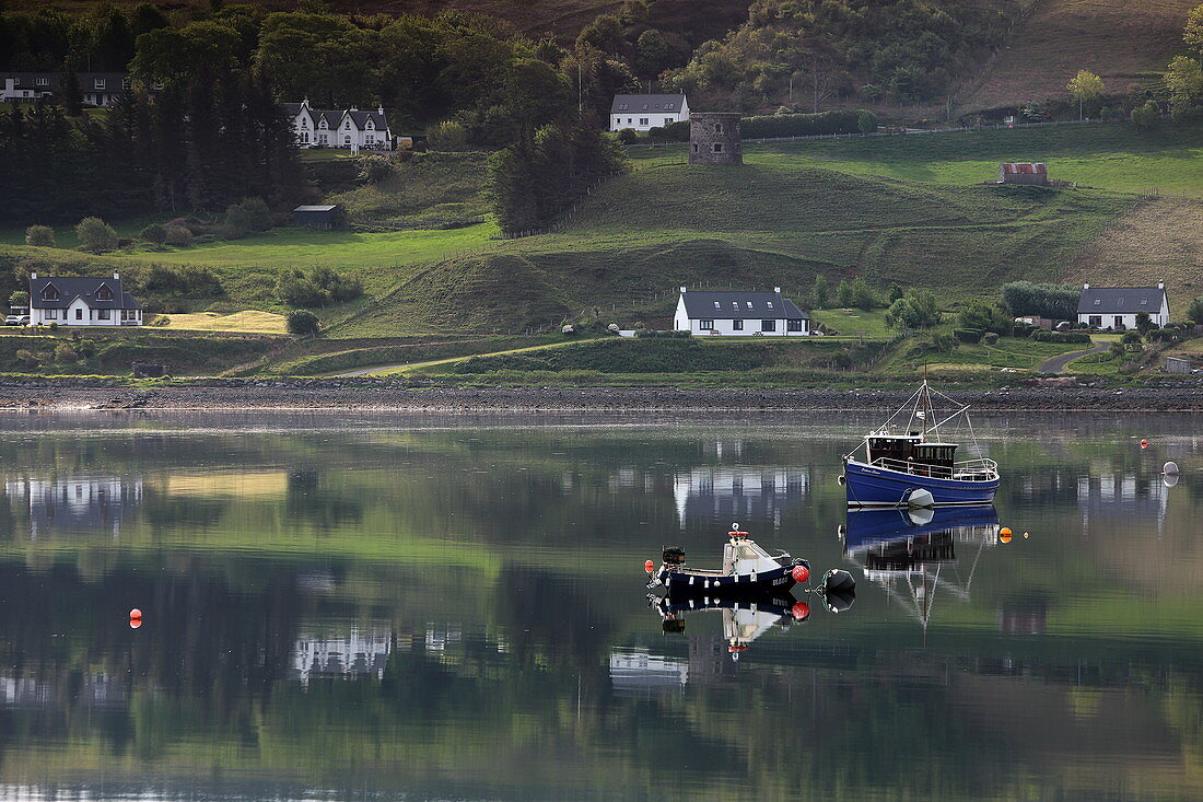 Reflektion in der Bucht von Uig, Isle of Skye, Innere Hebriden