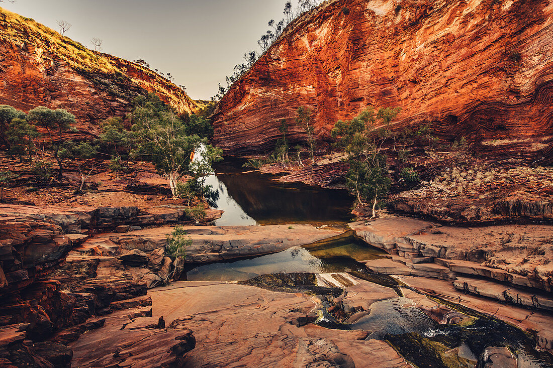 Sonnenuntergang in der Hamersley Gorge im Karijini Nationalpark in Westaustralien, Australien, Ozeanien