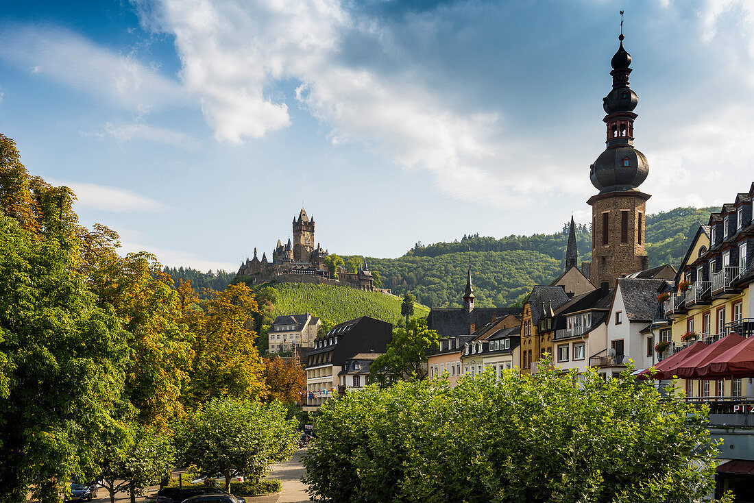 Ausblick auf Cochem mit Reichsburg, Cochem an der Mosel, Mosel, Rheinland-Pfalz, Deutschland